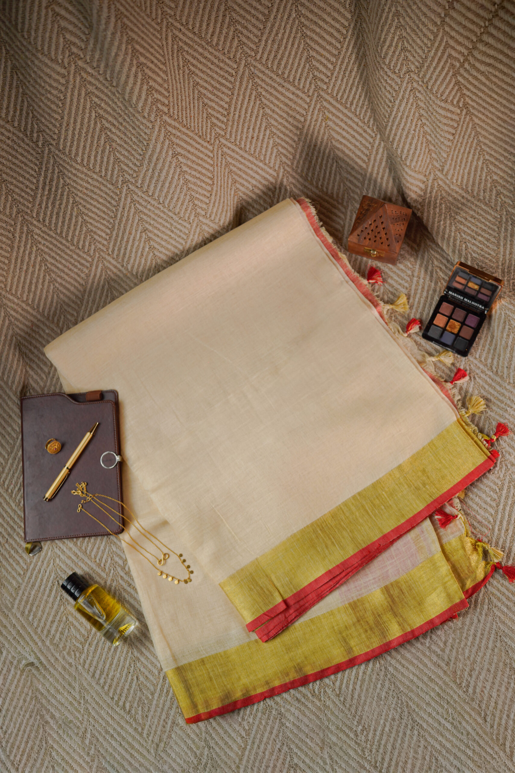 Golden Sand Linen Saree