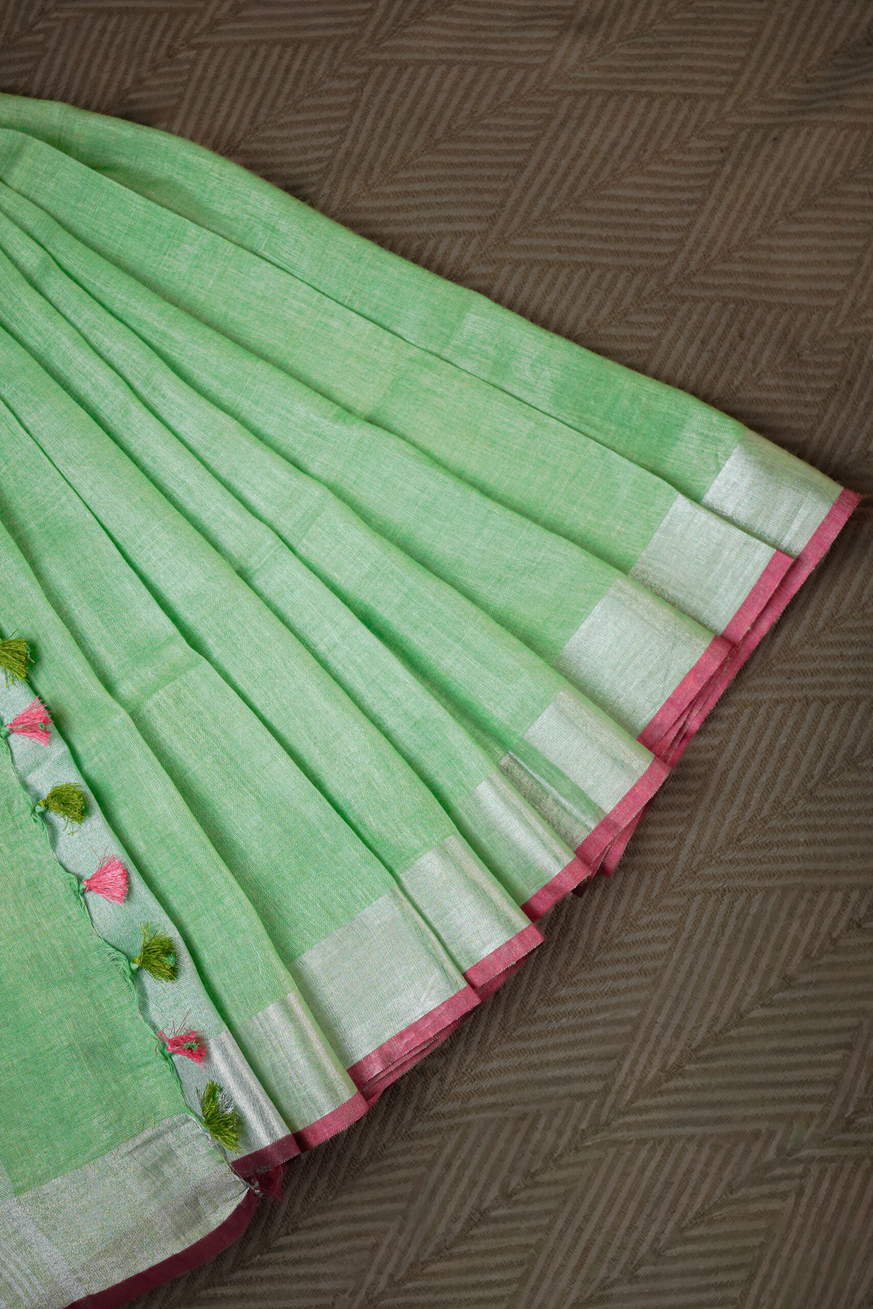 Sage Meadow Pure Linen Saree - Image 4