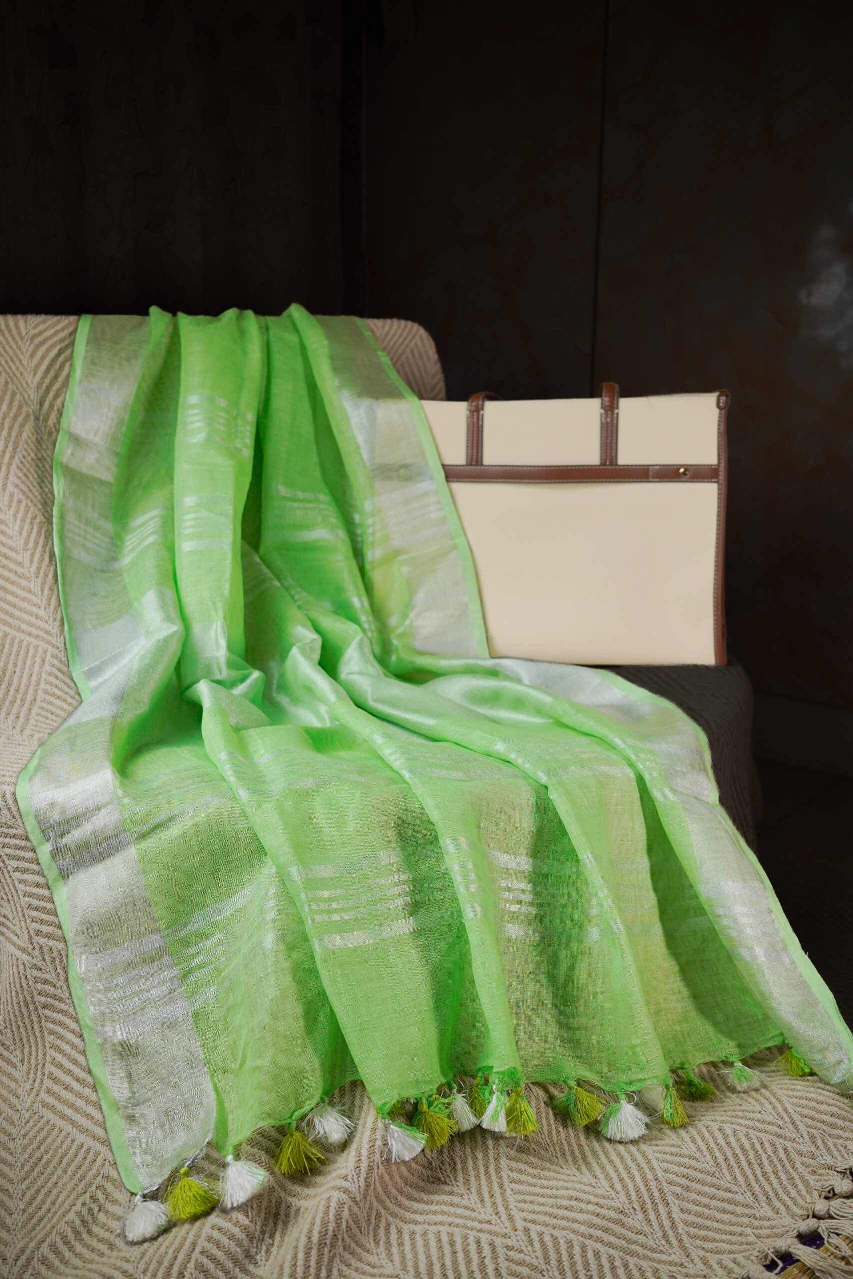 Olive Grove Pure Linen Saree - Image 3