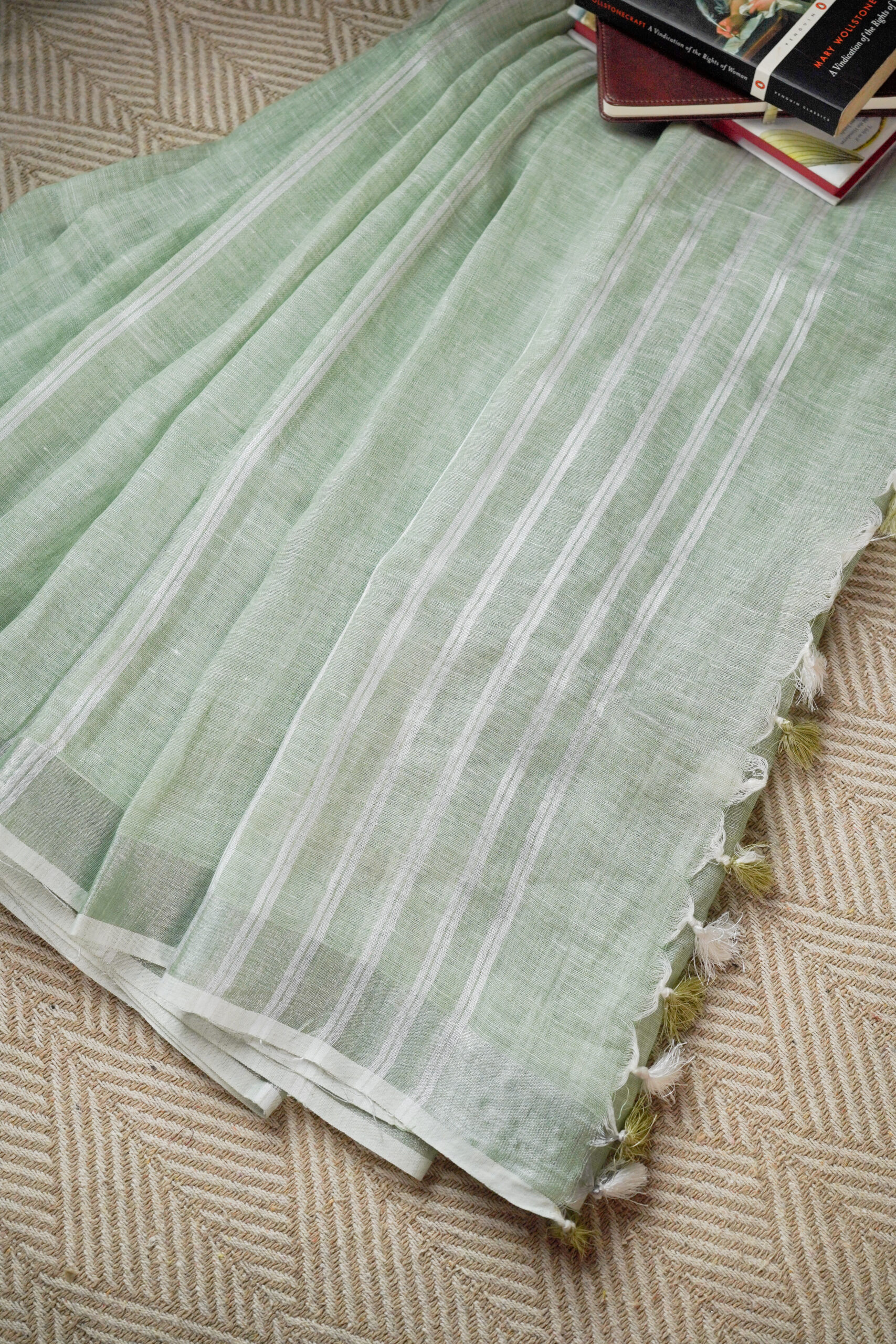 Mint & Pearl Pure Linen Saree - Image 4