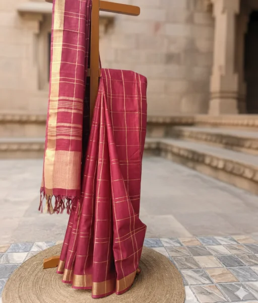 Maroon Linen Cotton Saree with Golden Zari Border - Image 4